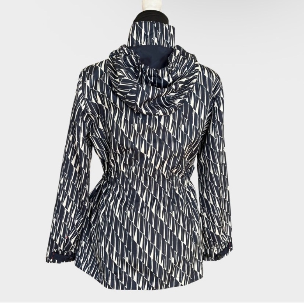 Lands' End Navy & White Patterned Rain Jacket with Red Lining - Picture 10 of 14